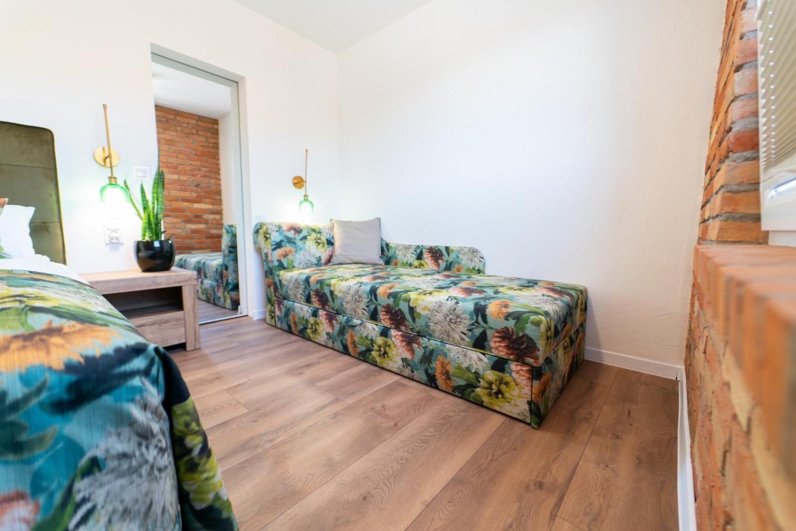 Cztery Pory Roku Apartment Wiele Exterior photo